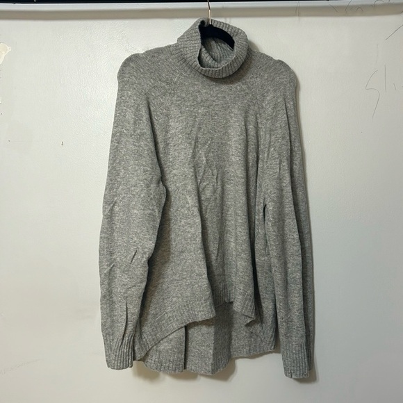 J Crew Gray Wool and Alpaca Blend High Low Hem Turtleneck Sweater Size XL - Picture 1 of 4